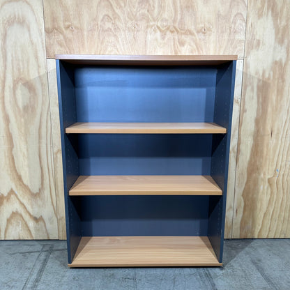 Bookshelf with removable shelves