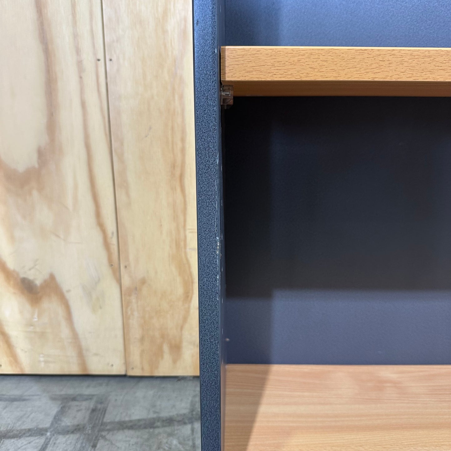 Bookshelf with removable shelves