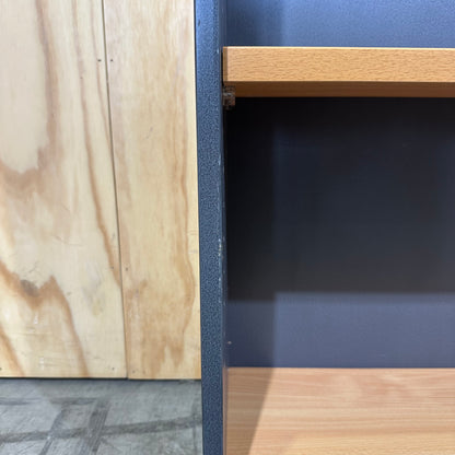 Bookshelf with removable shelves