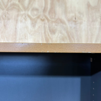 Bookshelf with removable shelves