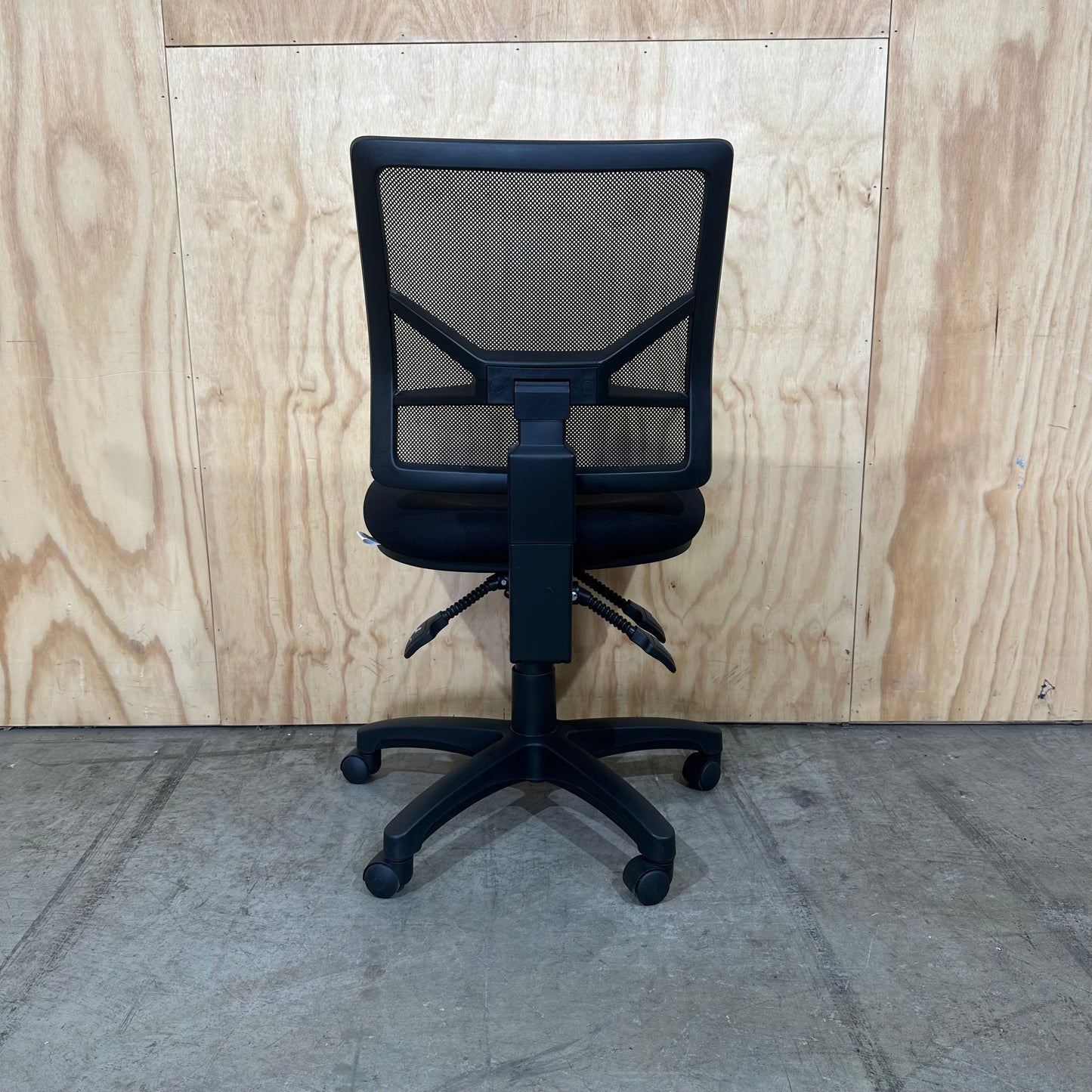 Pago Armless Matrix Mesh Deluxe Heavy Duty Chair on plastic base