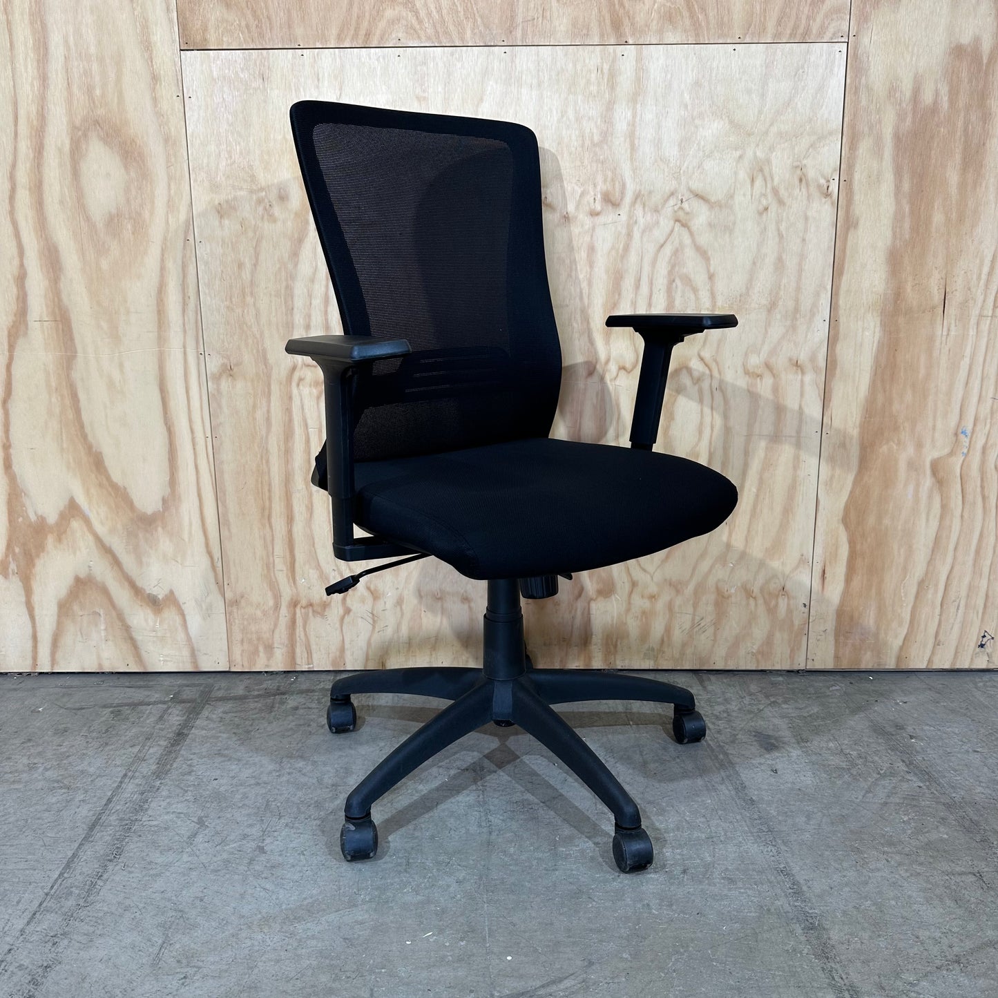 Highback Mesh Office Chair with Arms
