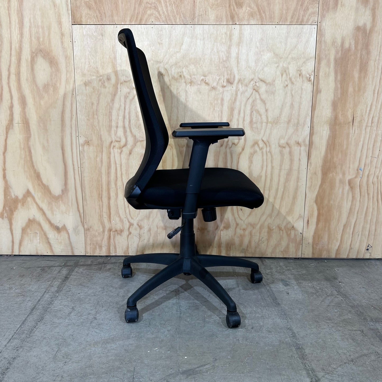 Highback Mesh Office Chair with Arms