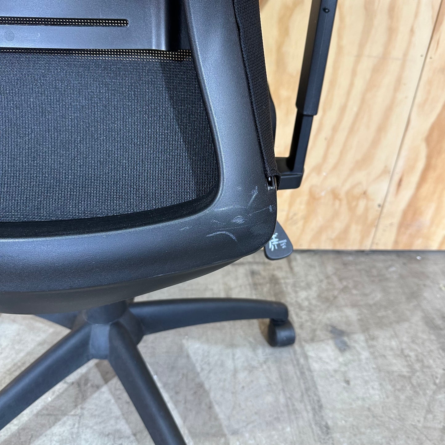 Highback Mesh Office Chair with Arms