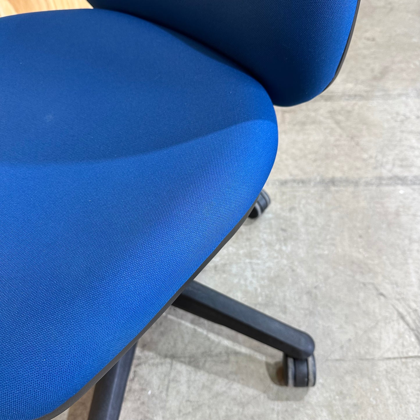 Blue ergonomic 3-lever task chair