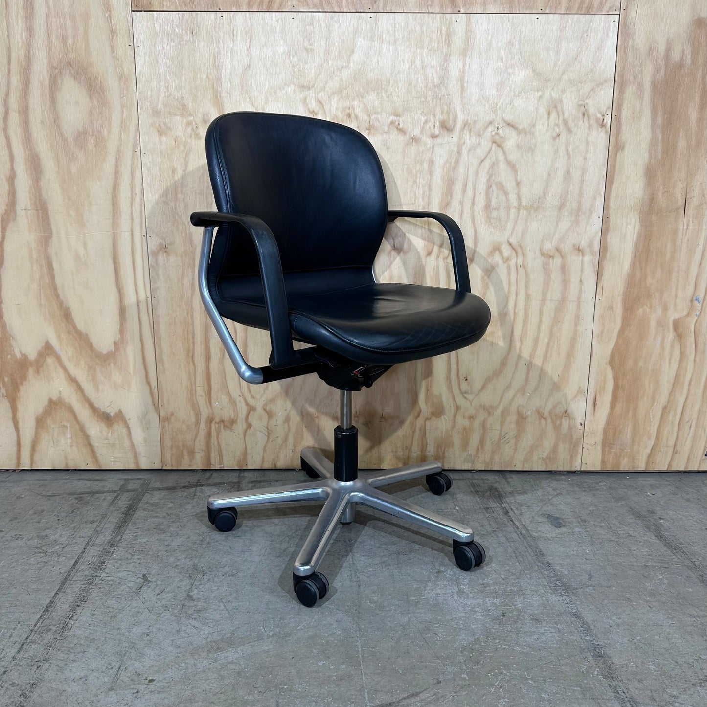 Wilkhahn FS 211/8 Black Leather Swivel Chair