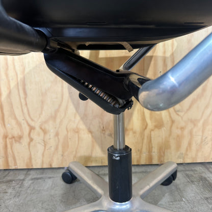 Wilkhahn FS 211/8 Black Leather Swivel Chair