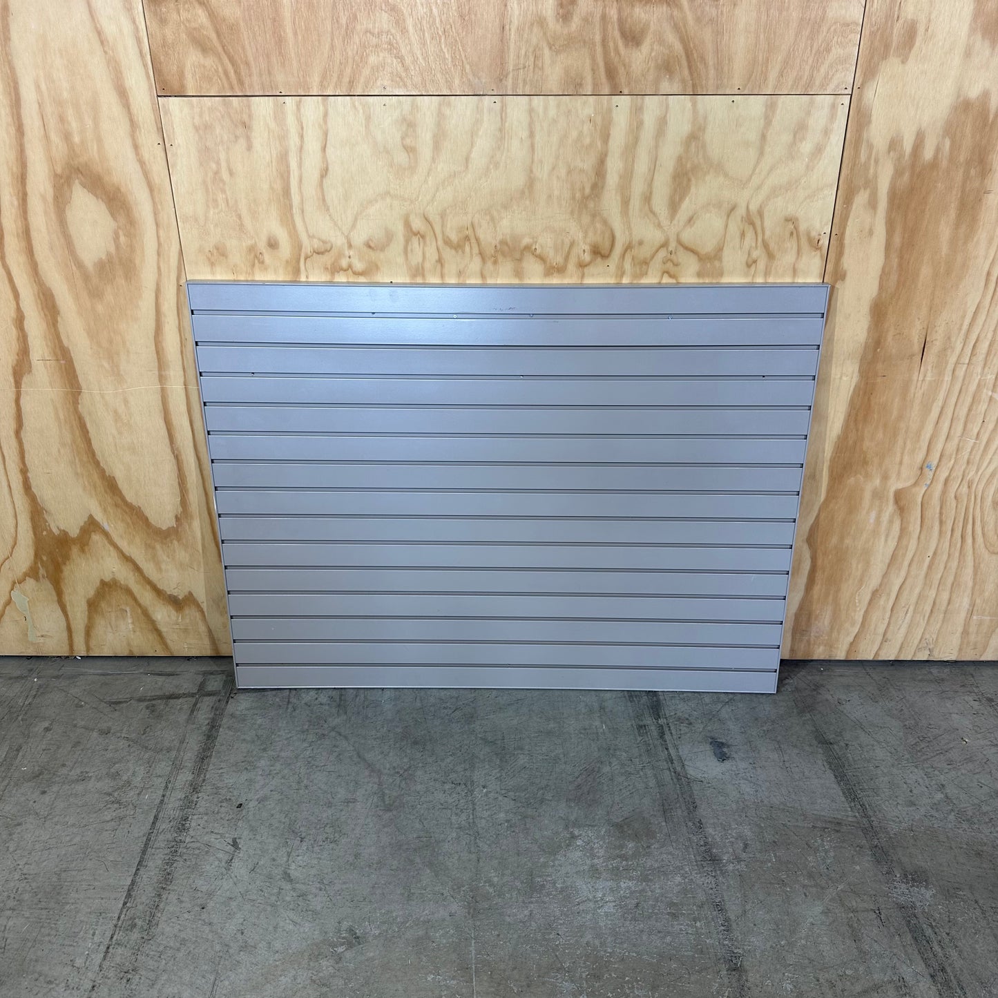 Slatwall Display Panel with Acrylic Fixtures