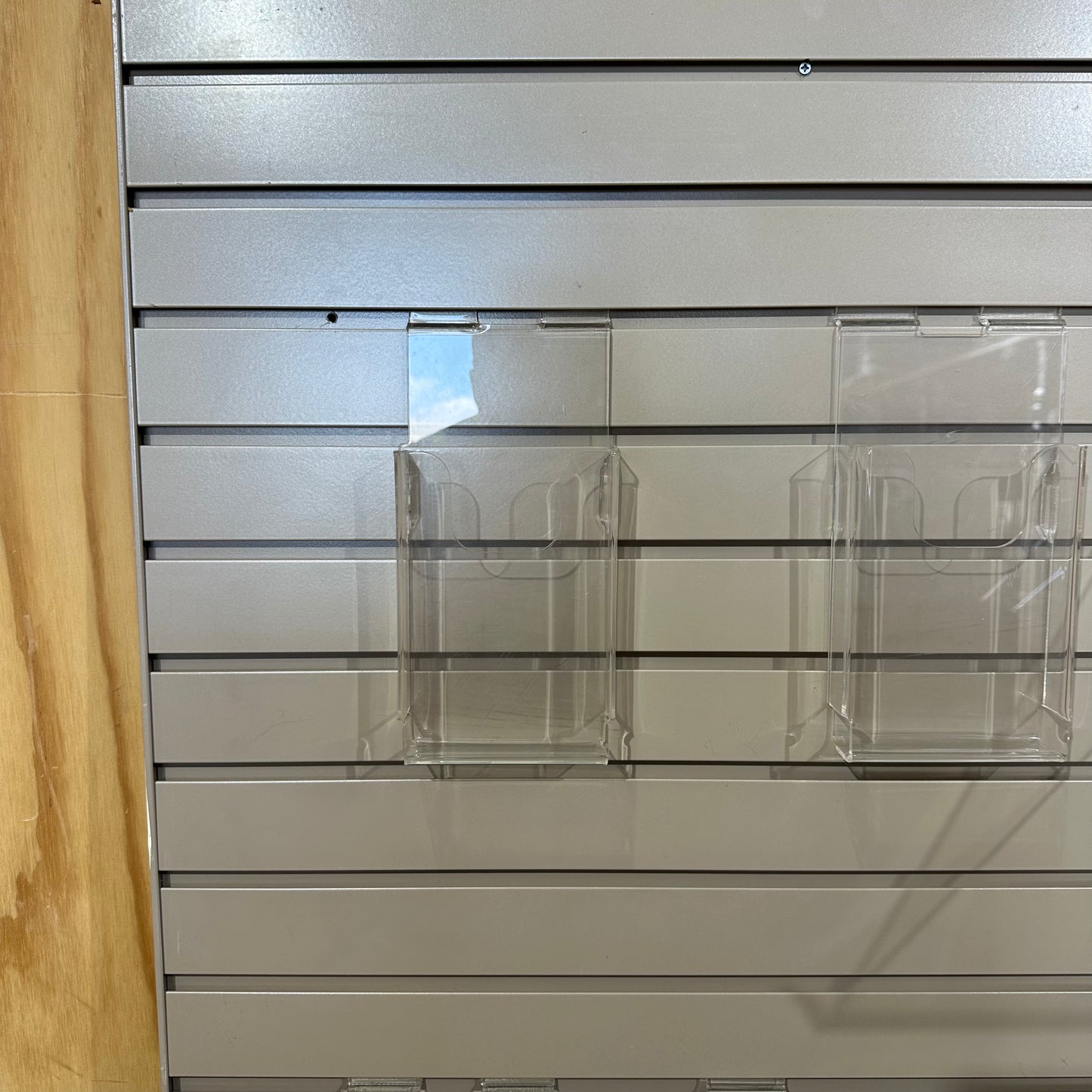 Slatwall Display Panel with Acrylic Fixtures