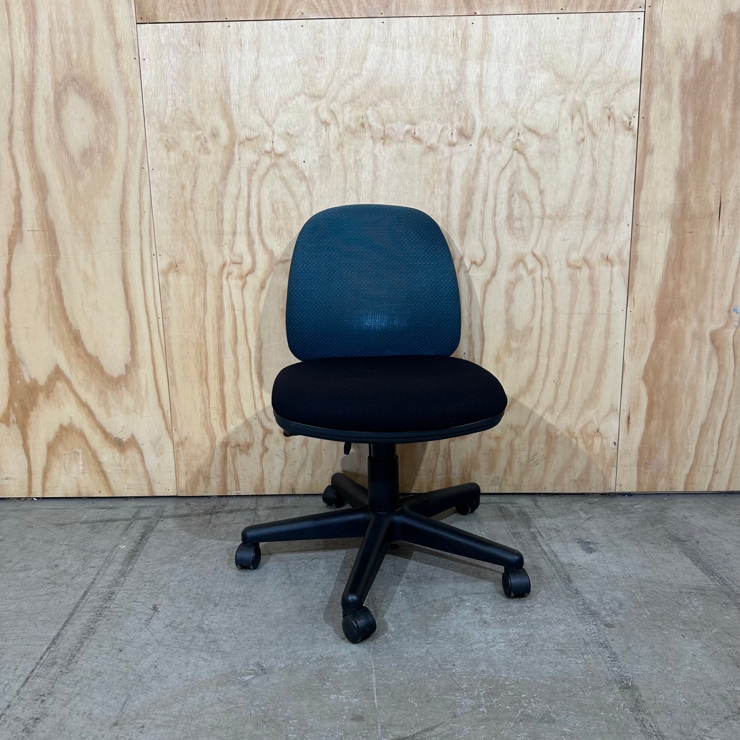 Stem Task Chair with Teal Back