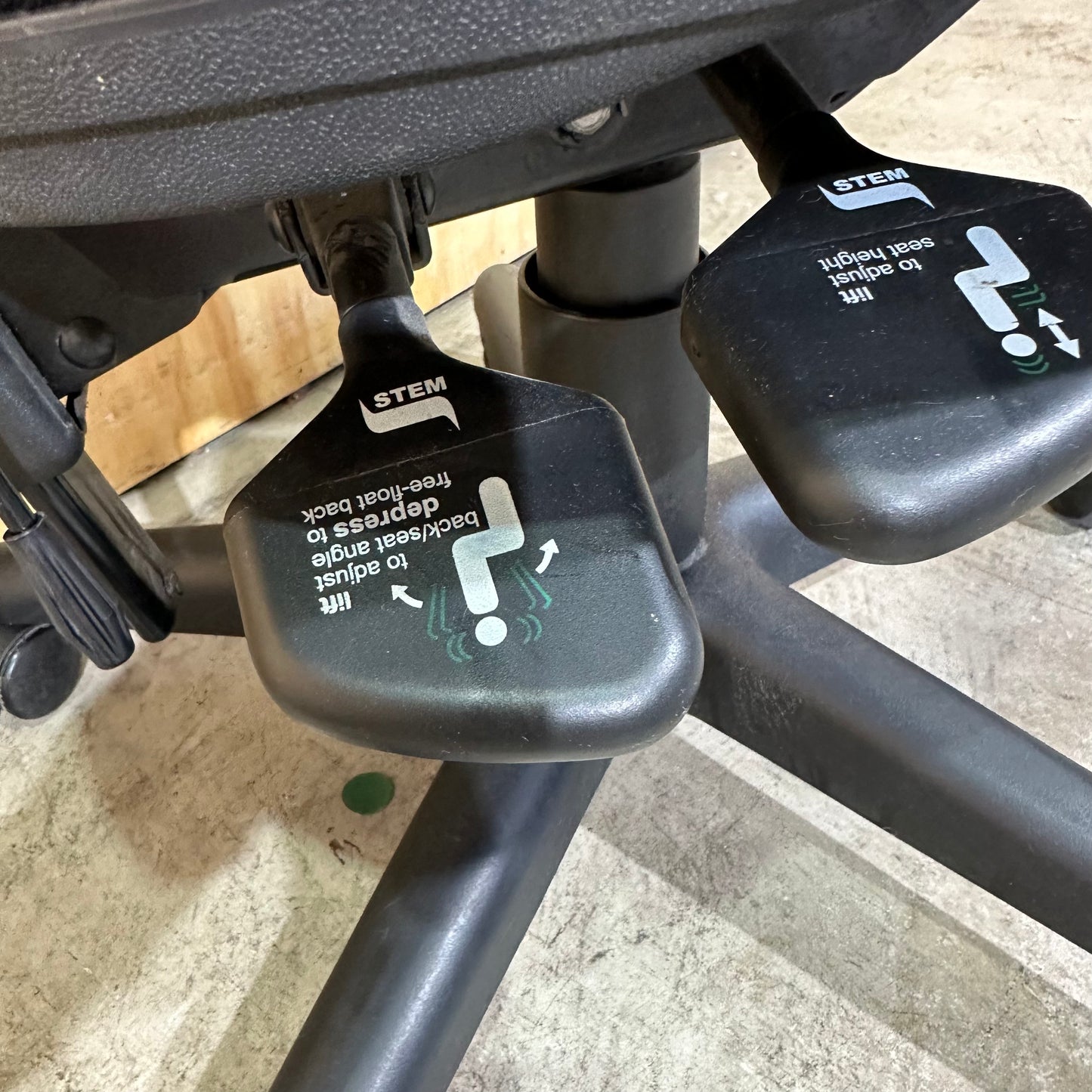 Stem Task Chair with Teal Back