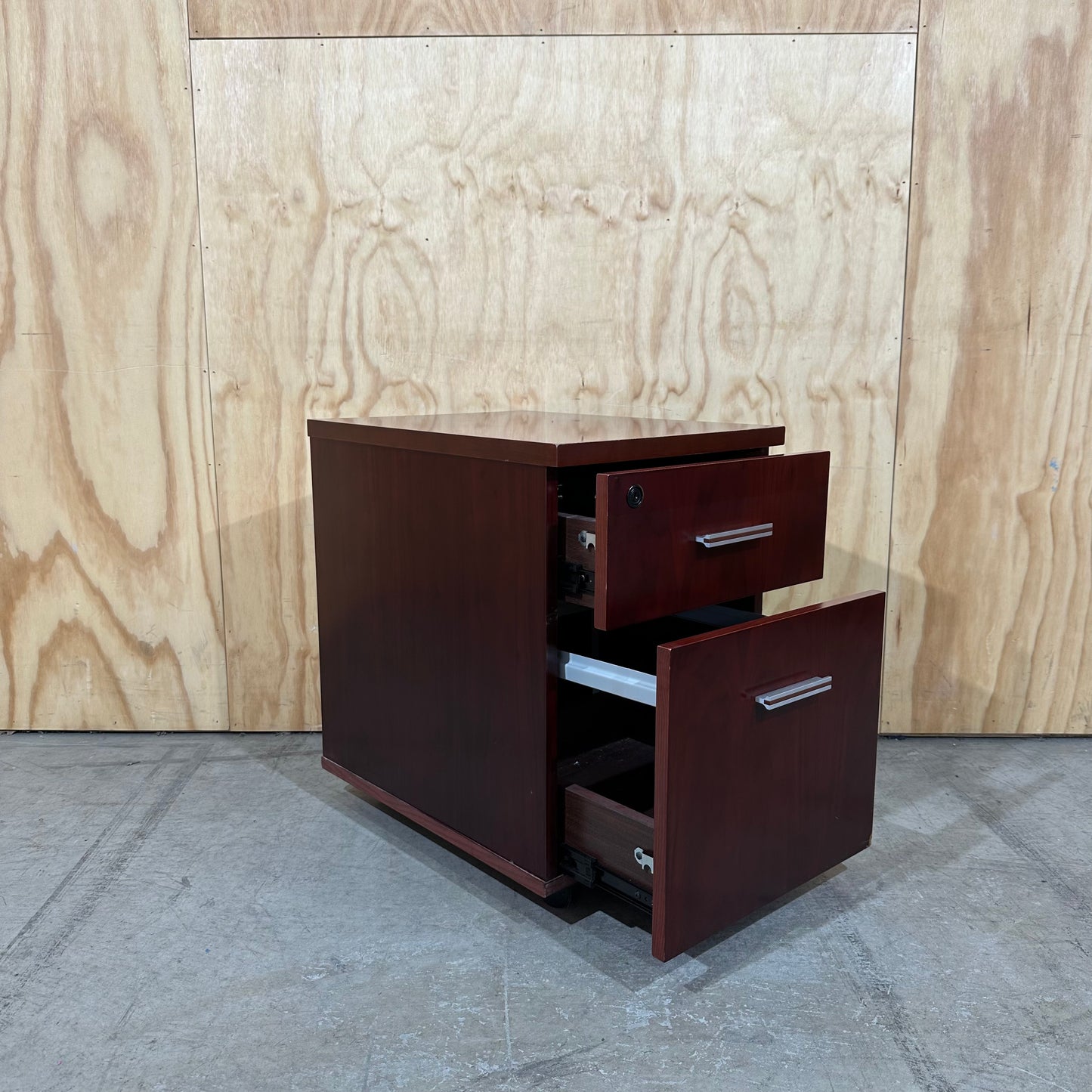 Mahogany Veneer Pedestal