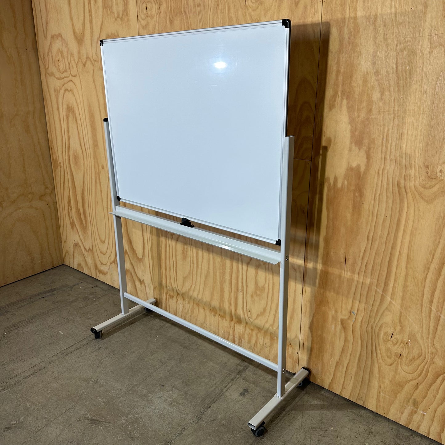 Mobile Magnetic Whiteboard