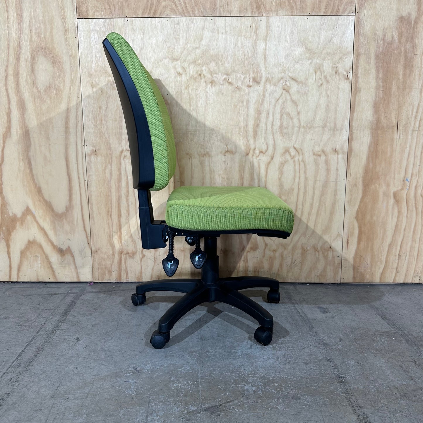 Pago Matrix II High Back Ergonomic Chair in Green