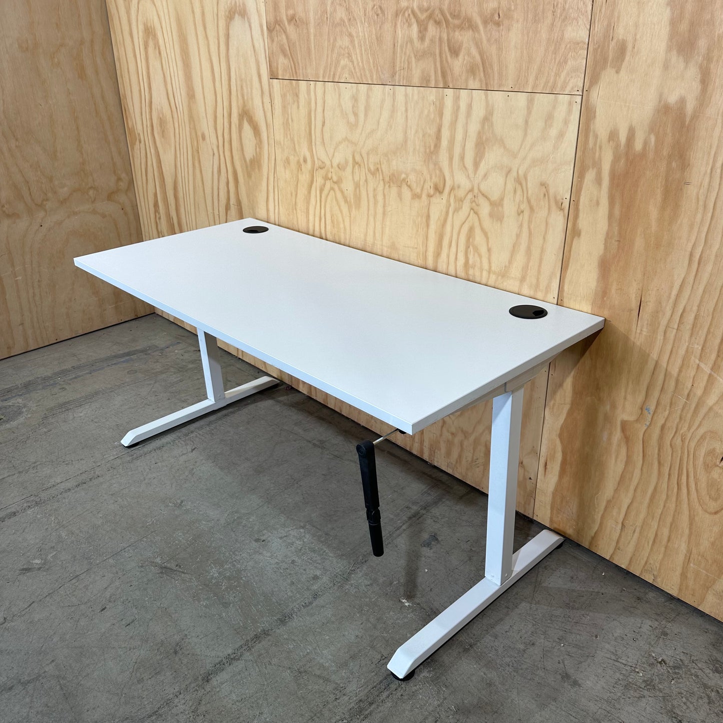 Wind-up Sit-Stand Desk