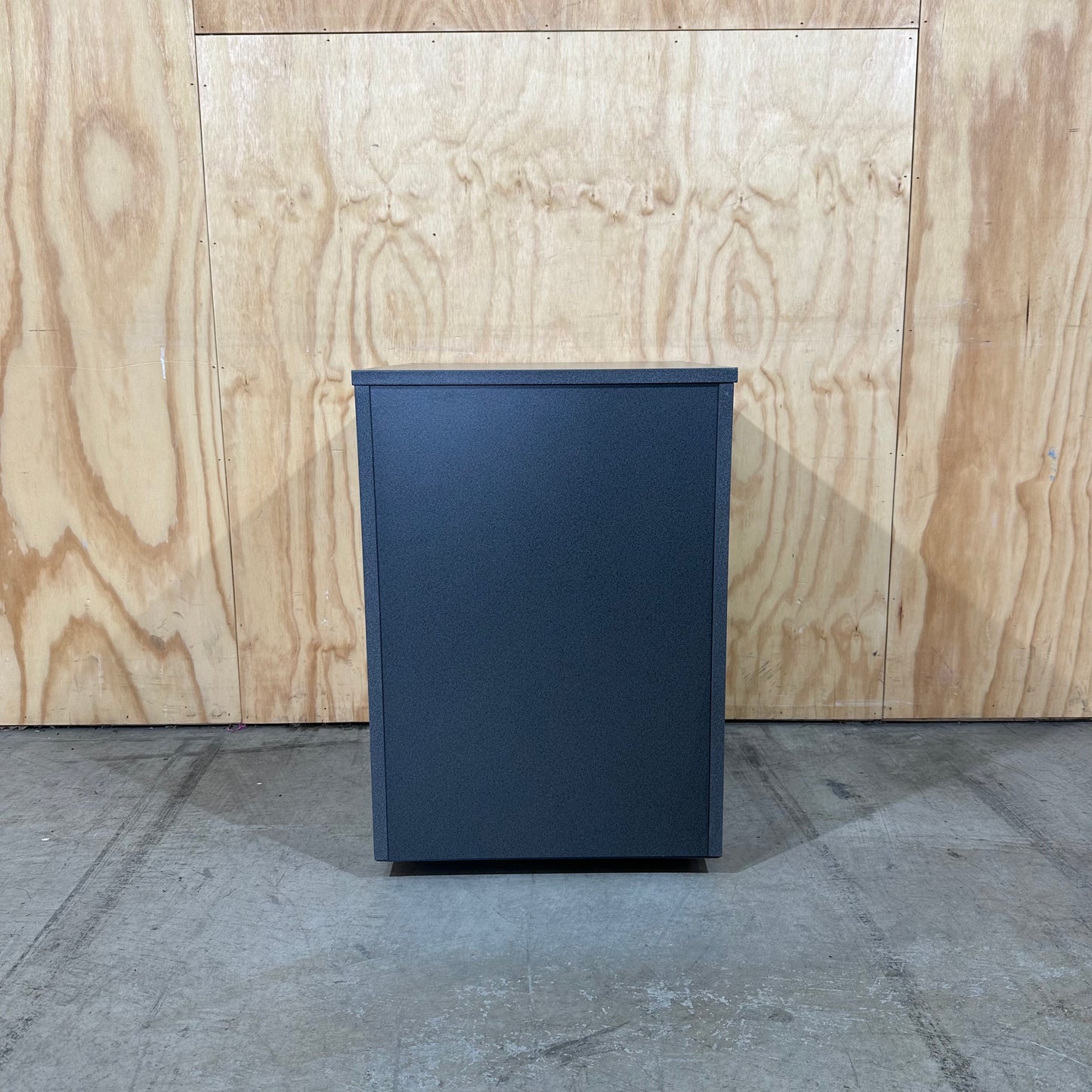 Sleek Two-Tone Mobile Pedestal