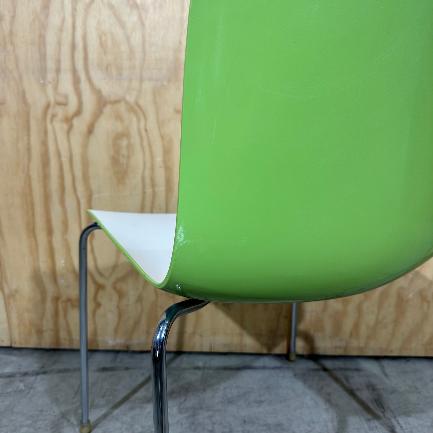 Catifa 46 0251: 4 Leg chair by Arper with Green/White bicolour shell