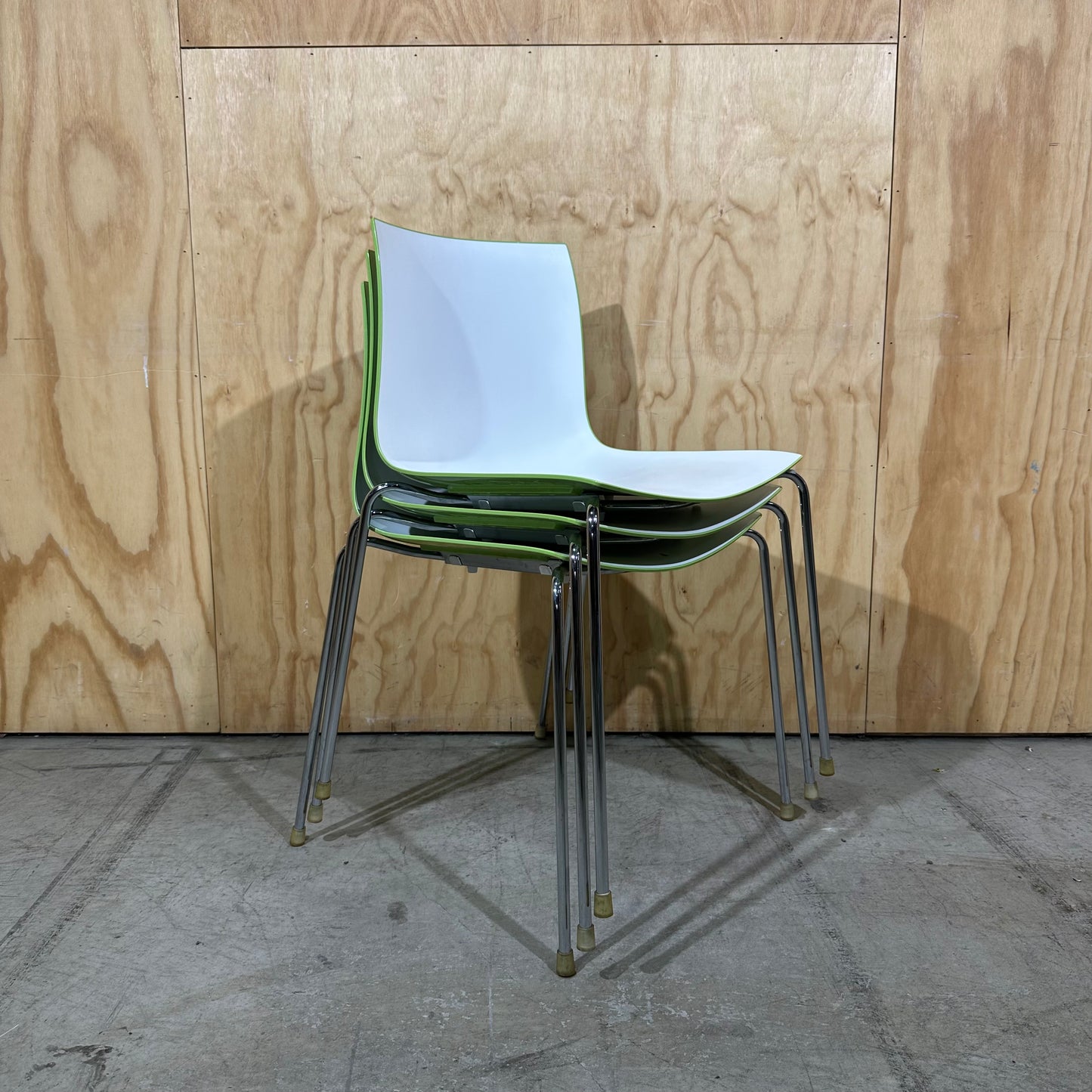 Catifa 46 0251: 4 Leg chair by Arper with Green/White bicolour shell