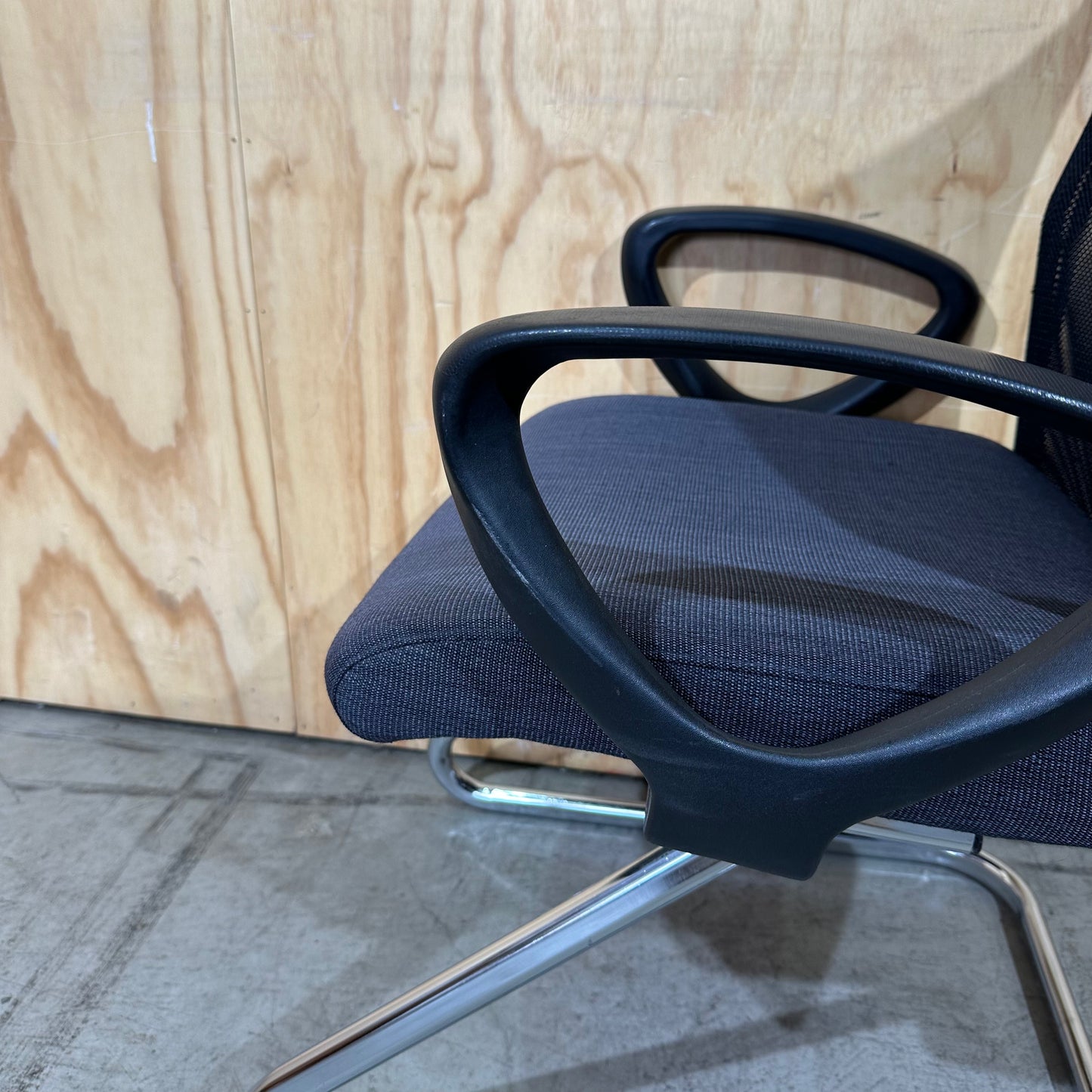 Mesh Back Cantilever Chair