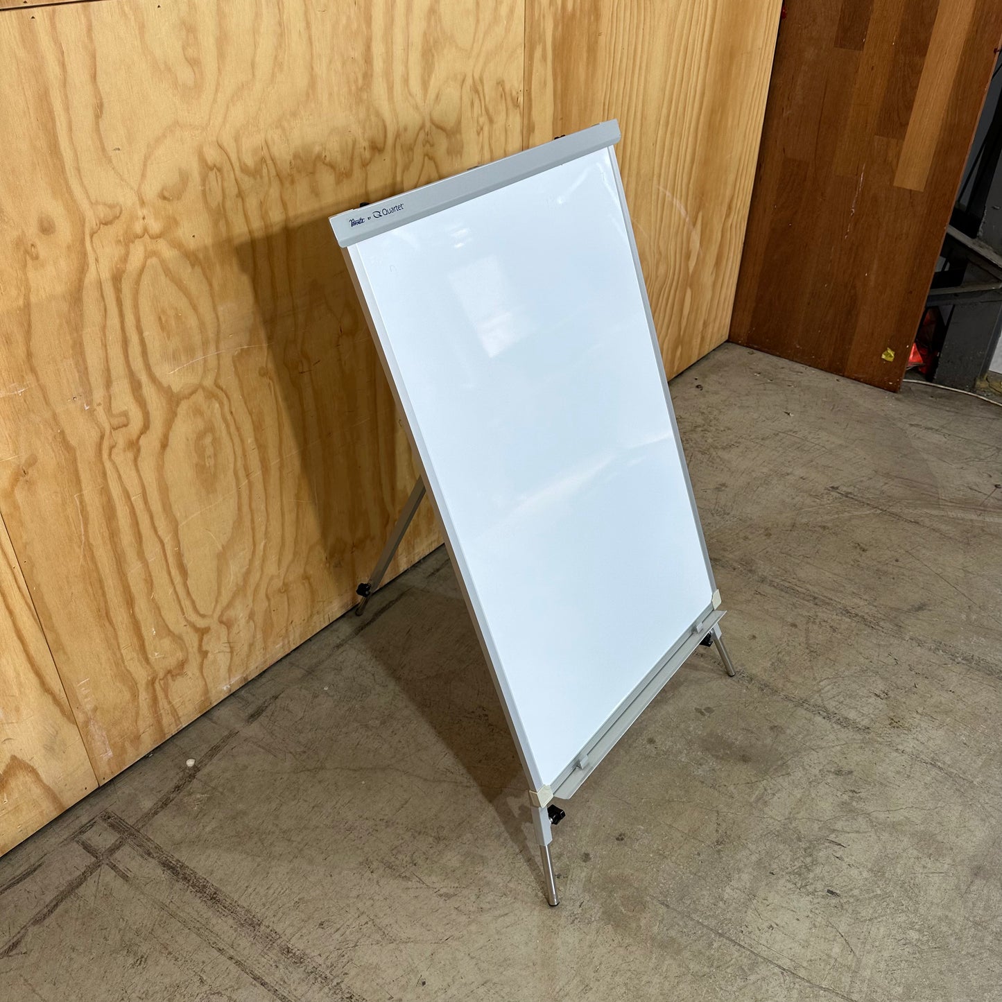 Penrite by Quartet Whiteboard on Tripod Legs