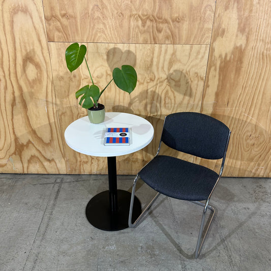 Stem Sled Leg Visitor Chair in Grey