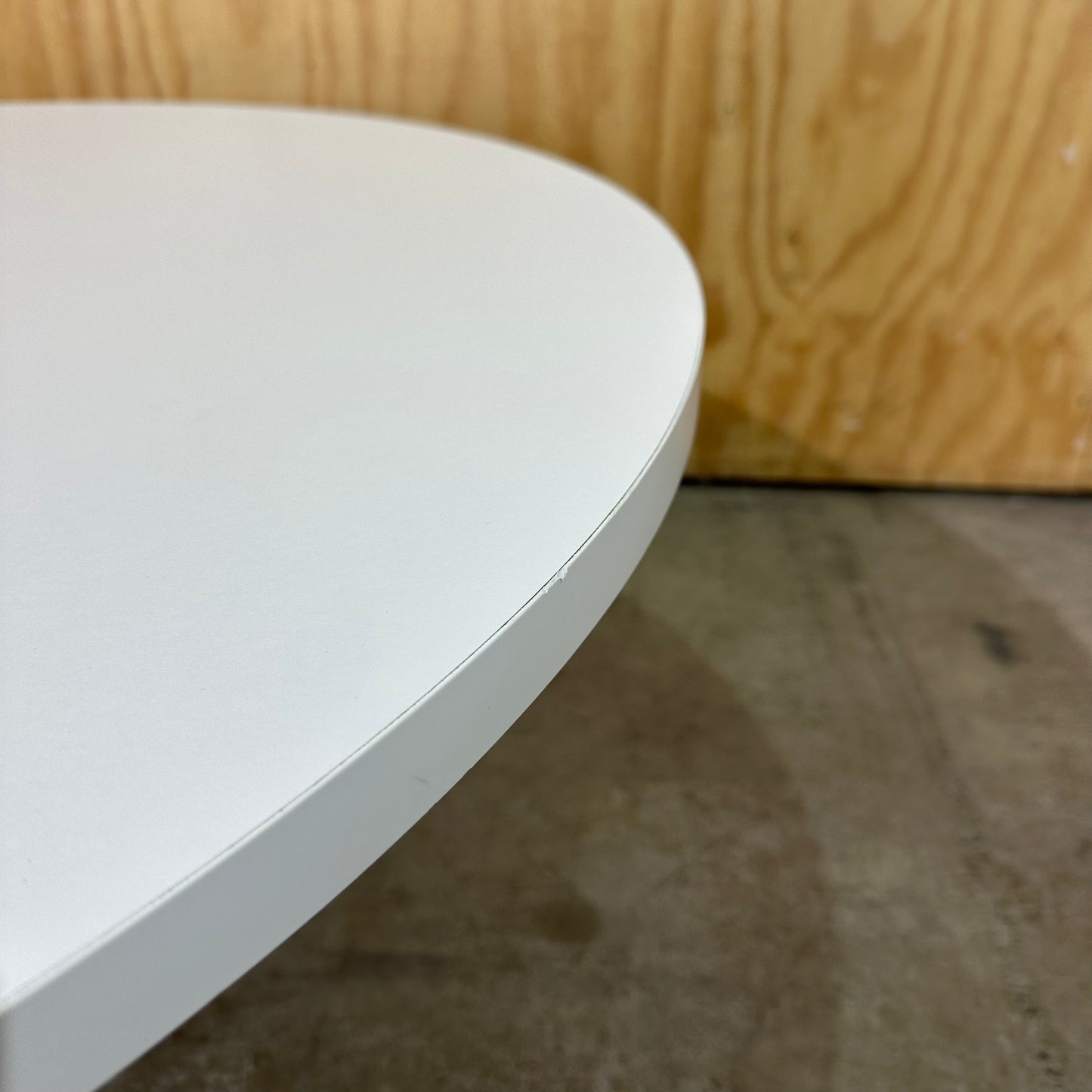 White Round Table with Wooden Feet (440mm H)