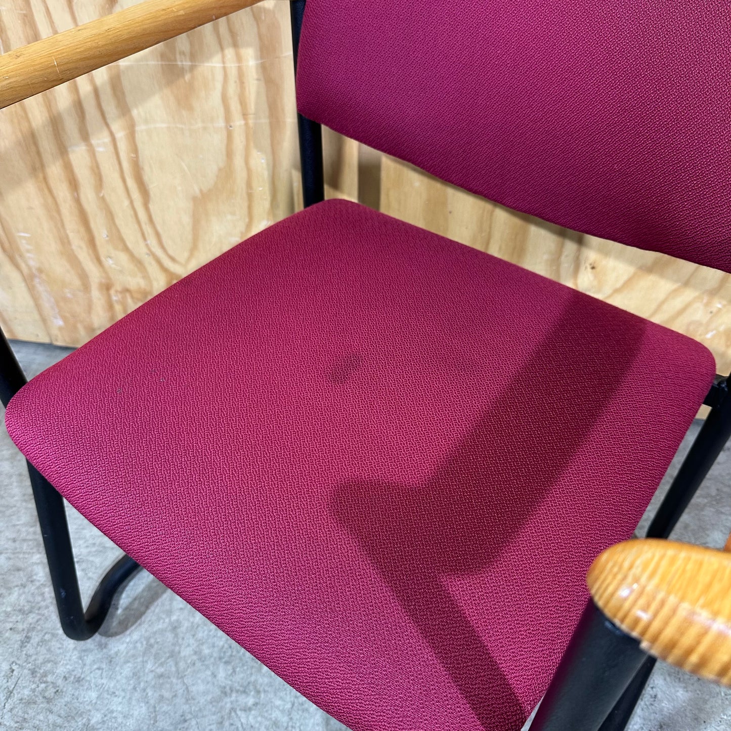Red Pluto Visitor Chair