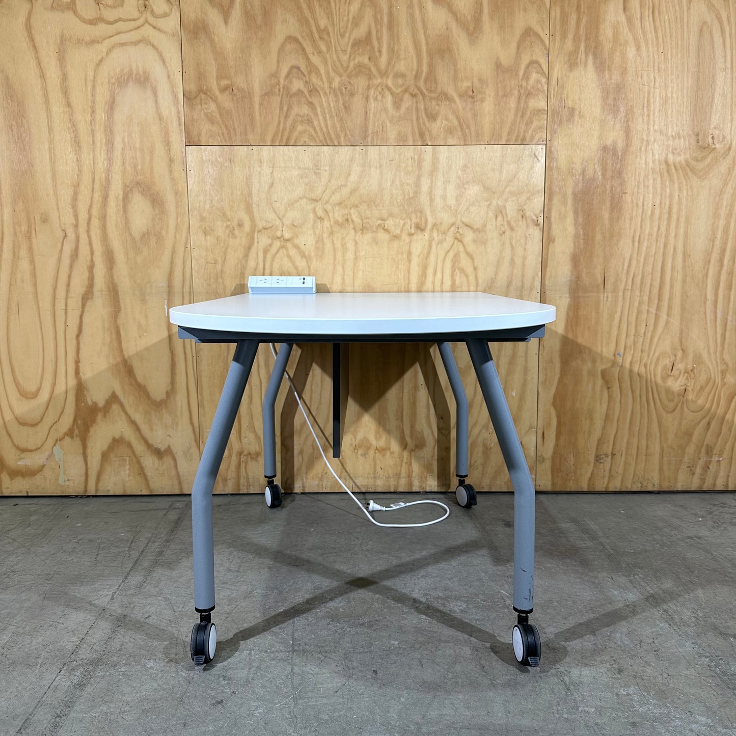 D-End (Curved) Collaboration Desk with power box