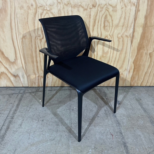 Vitra MedaSlim Waiting Chair with matte black arms