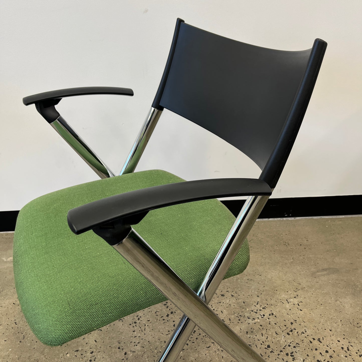 Stem Kush & Co Nesting Series Folding Meeting Chair Green