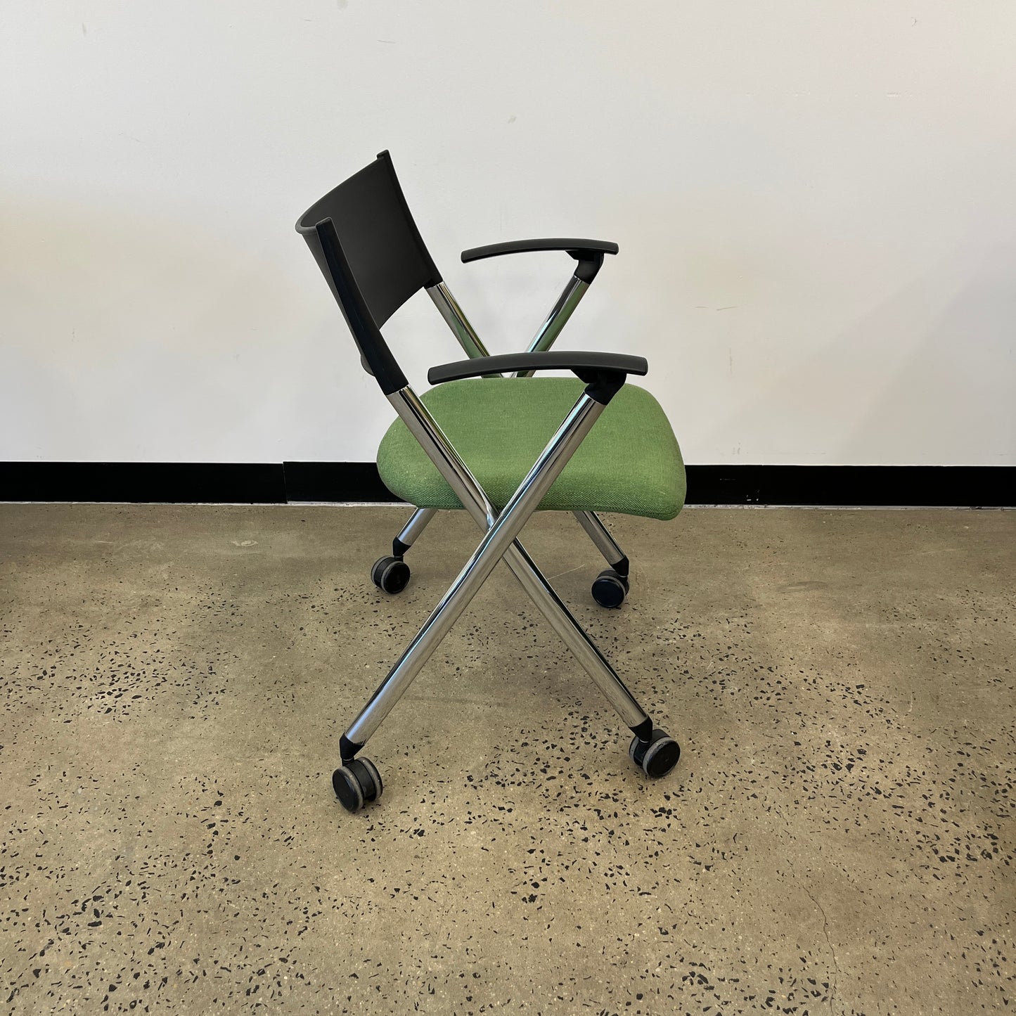 Stem Kush & Co Nesting Series Folding Meeting Chair Green