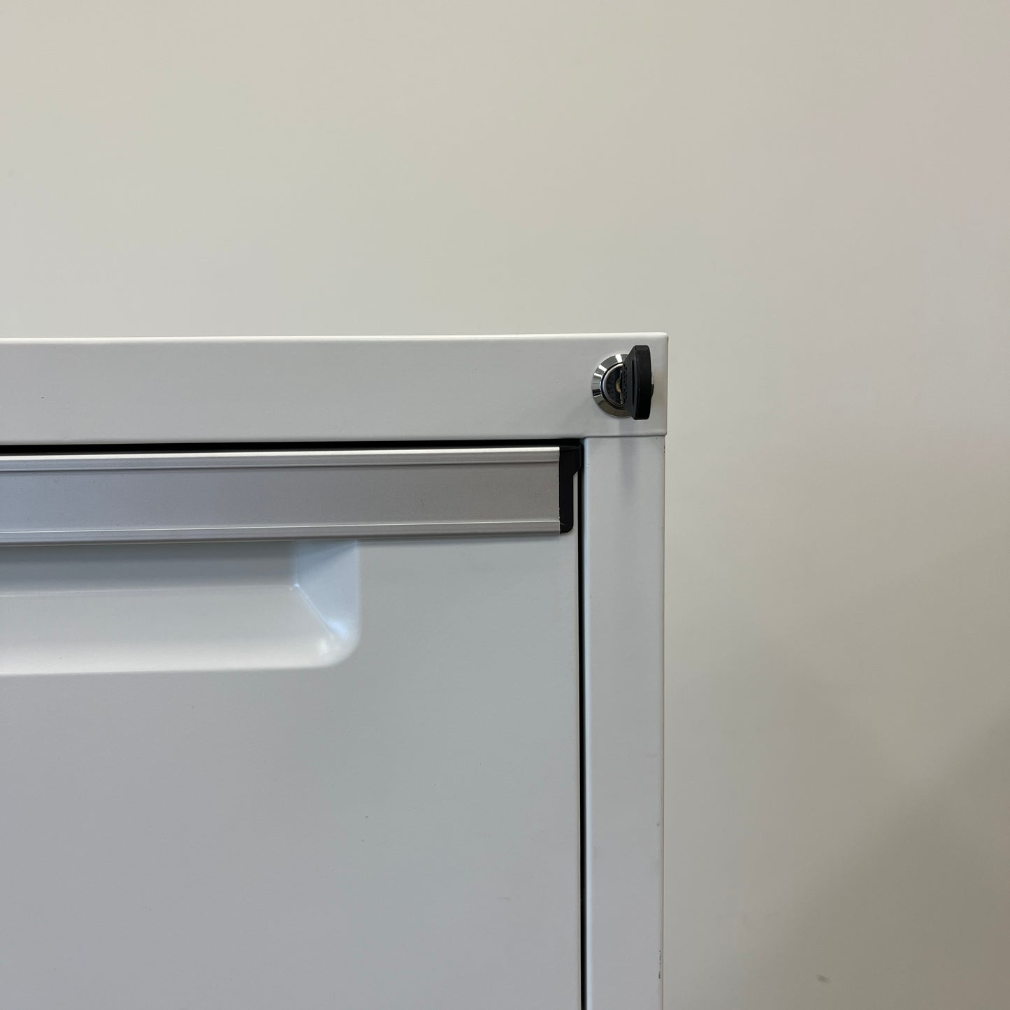 EliteBuilt white 4 Drawer Filing Cabinet