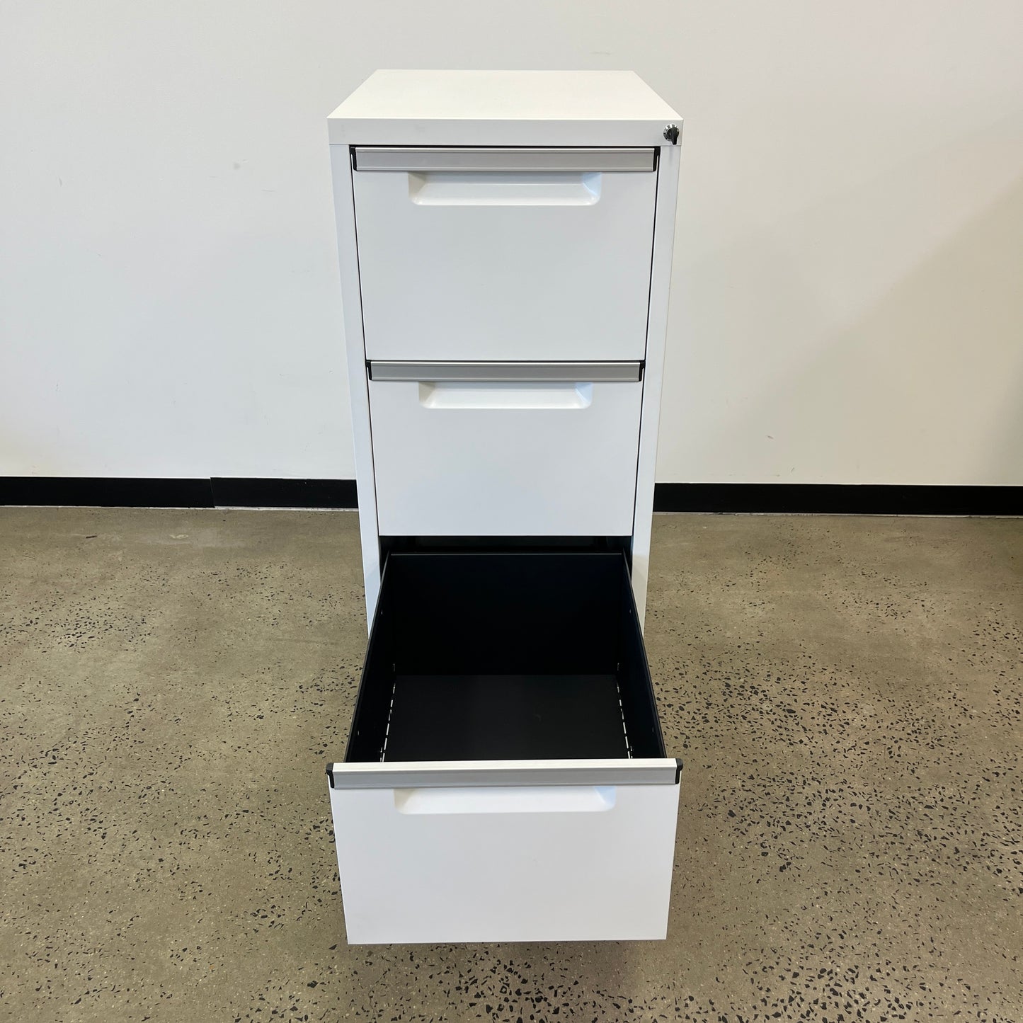 EliteBuilt white 4 Drawer Filing Cabinet
