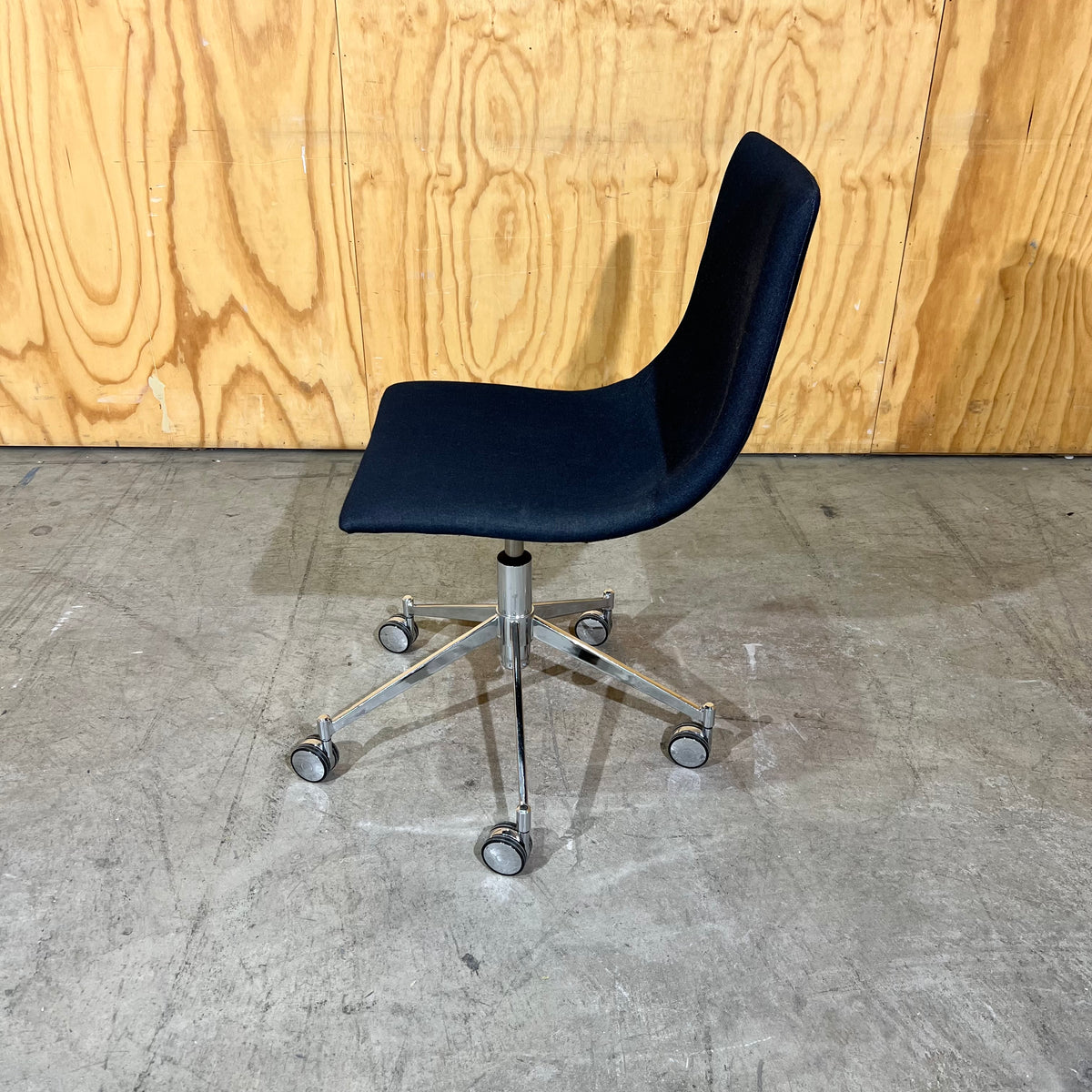 Charcoal Curved Upholstered Task Chair
