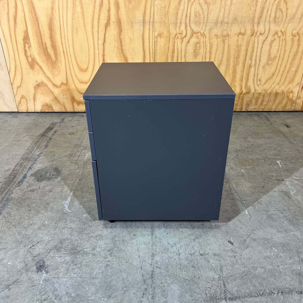 Charcoal Pedestal with Chrome Handles (Two Sizes)