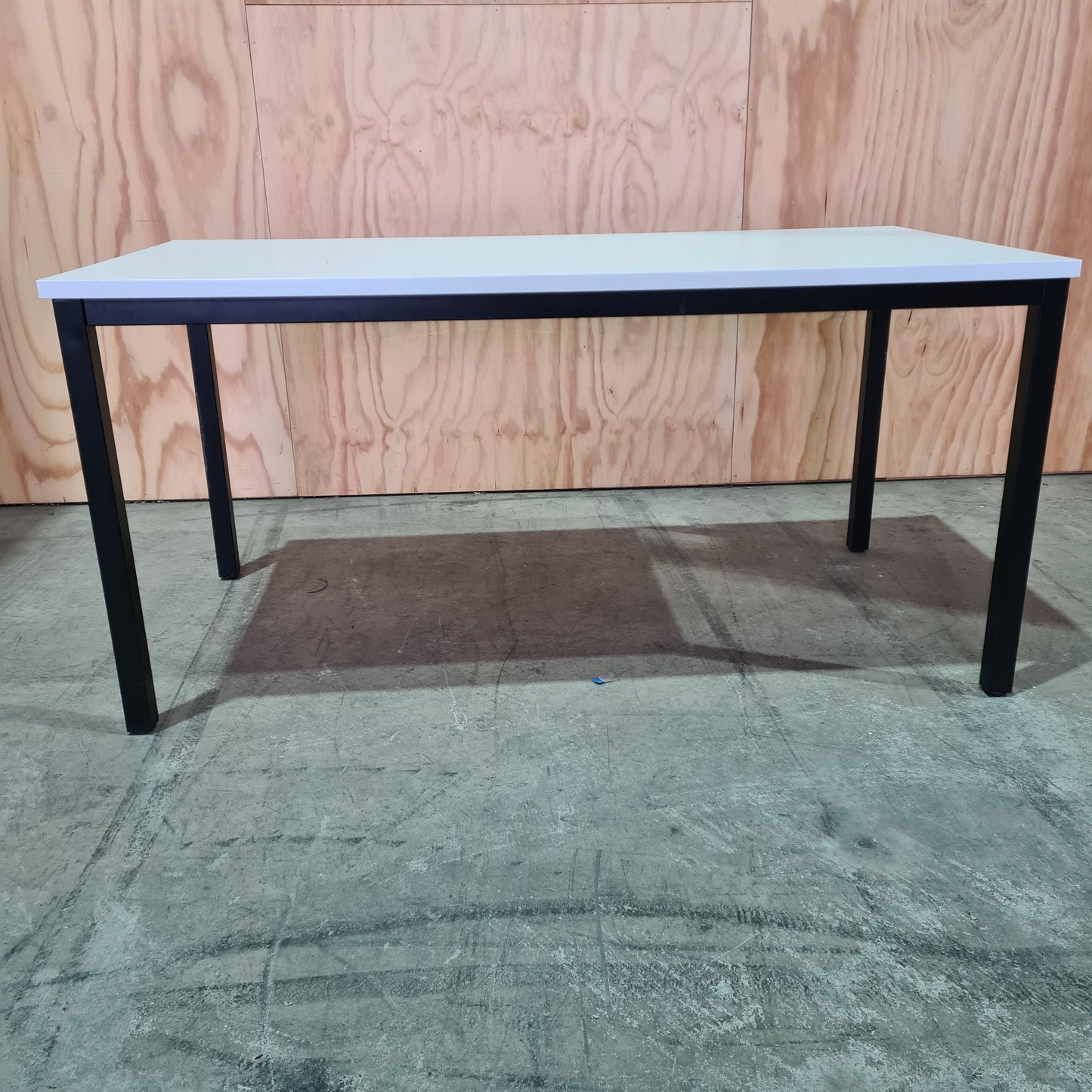1500mm white top desk with black frame