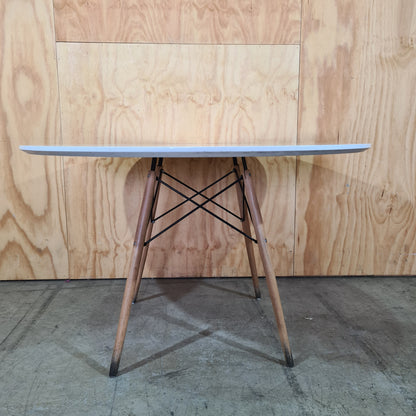 Replica Eames DSW Eiffel Round Dining Table