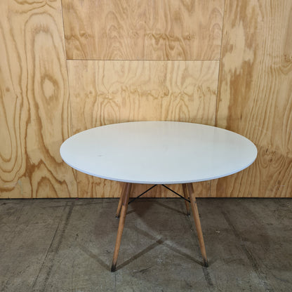 Replica Eames DSW Eiffel Round Dining Table