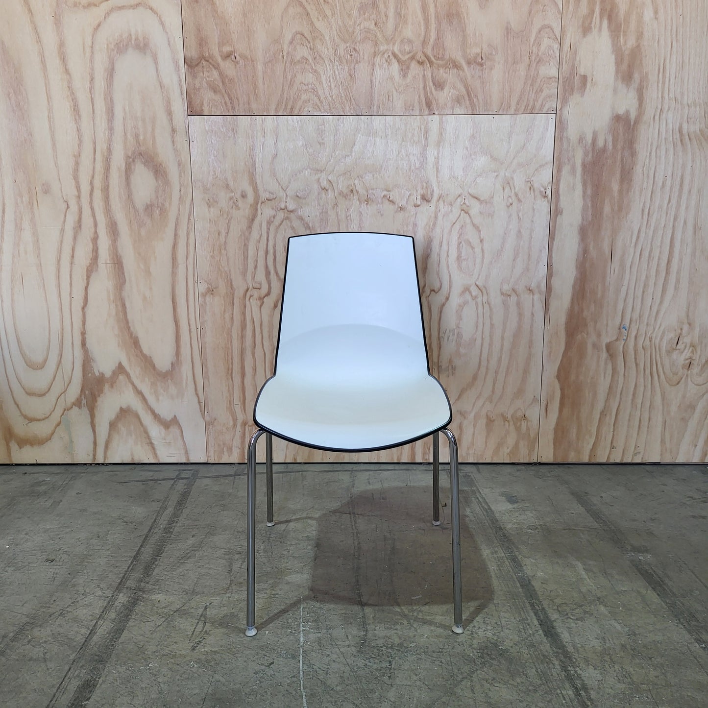 Schiavello Chair White/Black