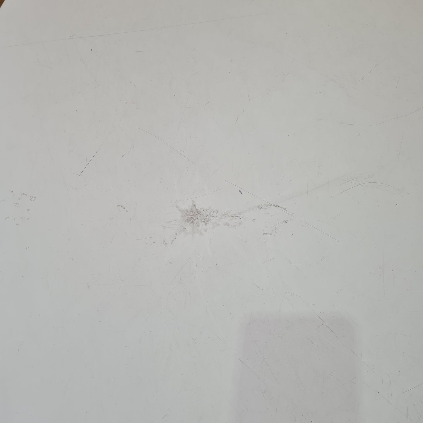 Replica Eames DSW Eiffel Round Dining Table