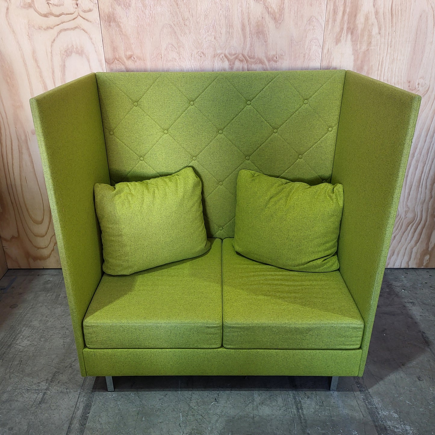 Dauphin Atelier 2.5 Seater Highback couch in Green