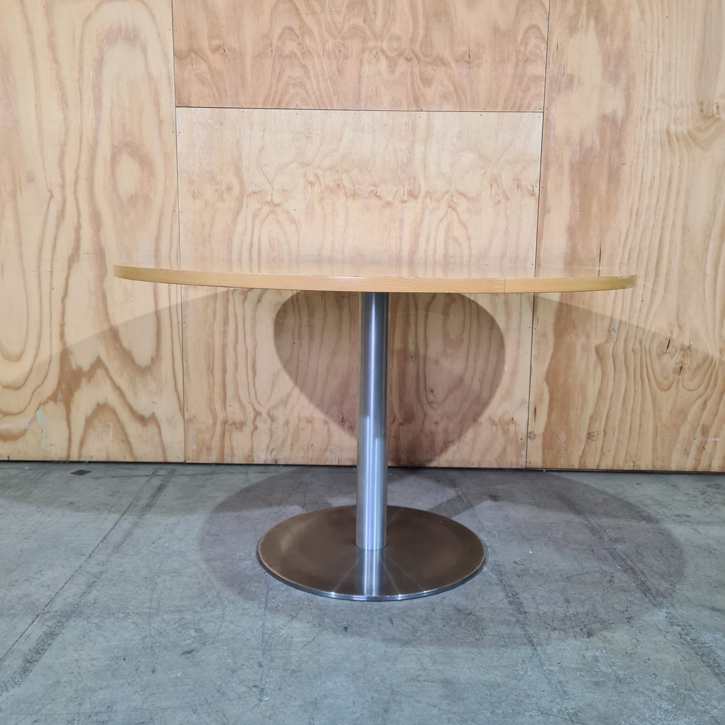 Round Timber Veneer Meeting Table
