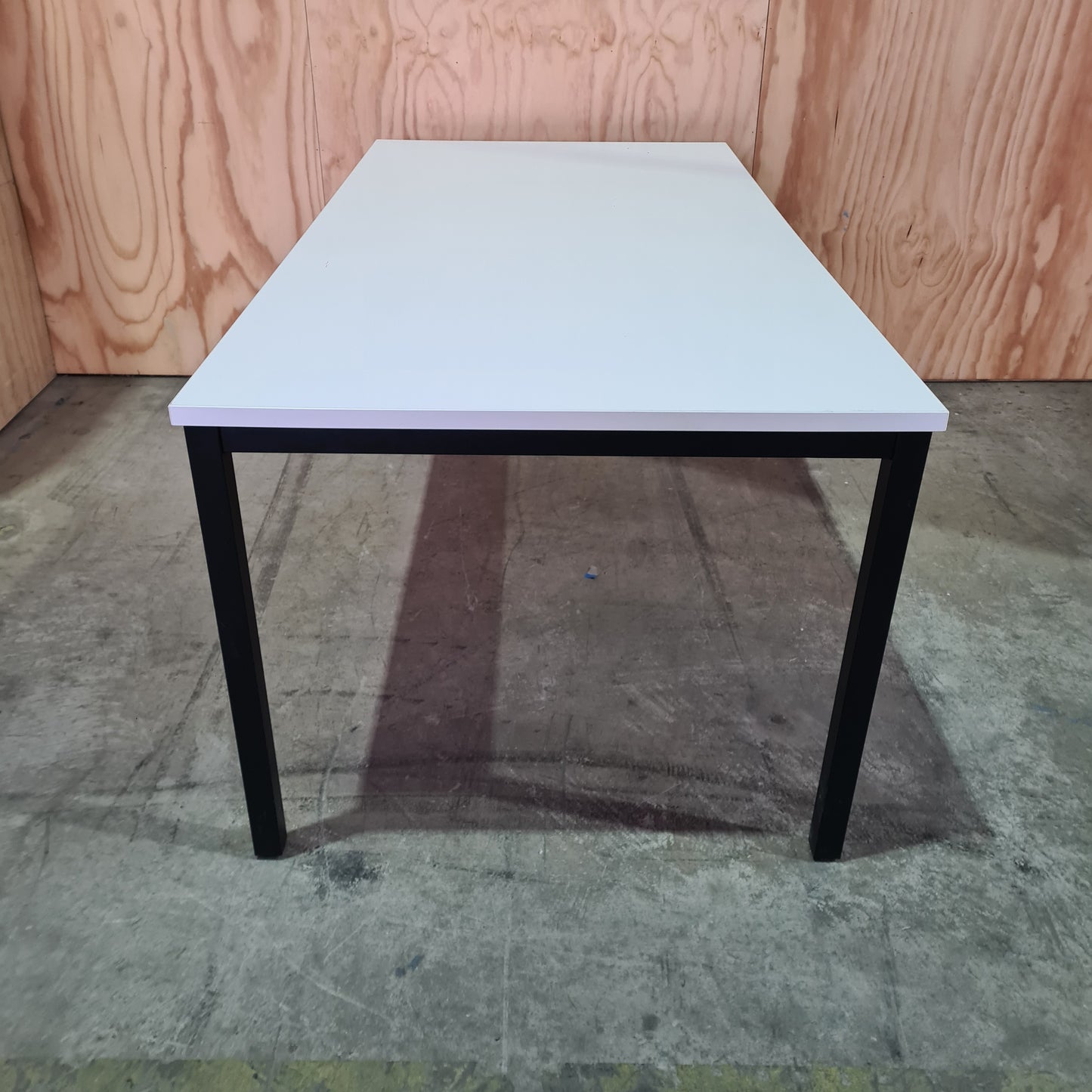 1500mm white top desk with black frame
