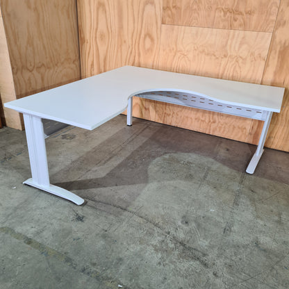 Rapid Span Corner Workstation