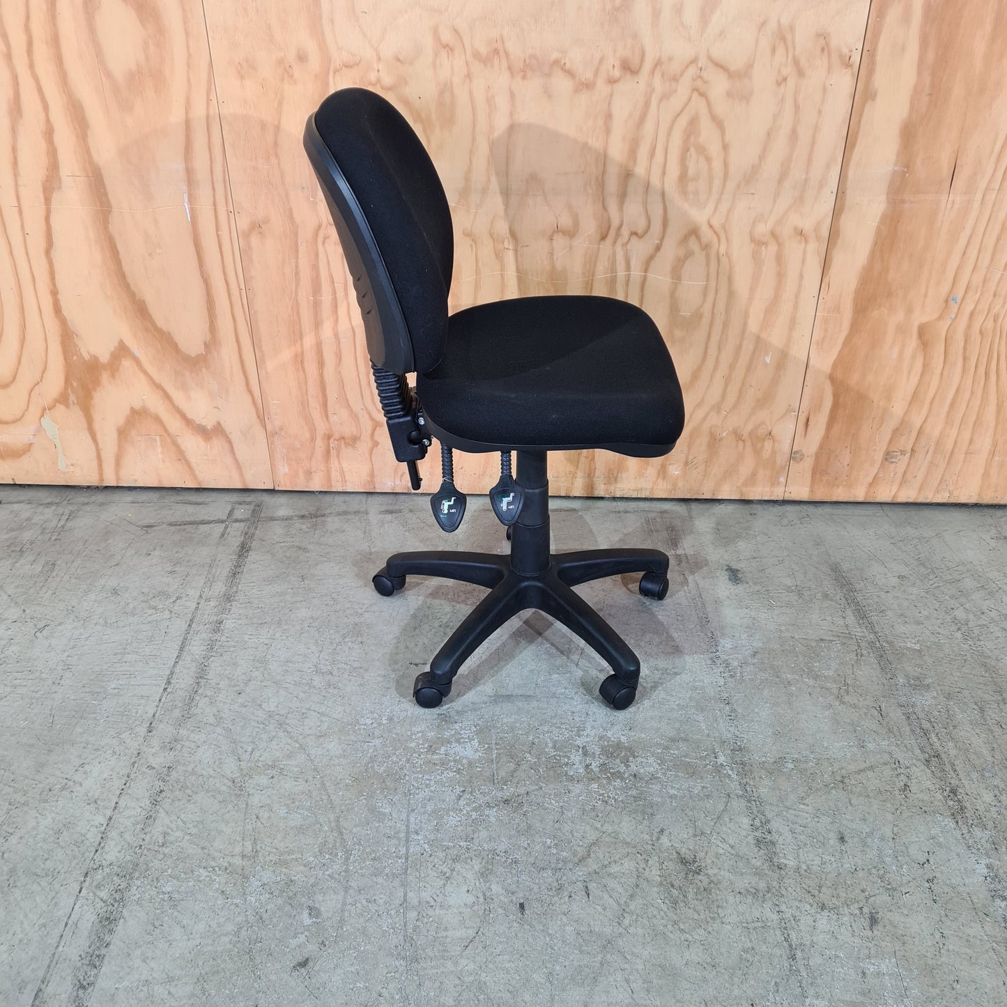 Furnx Low Back Task Chair