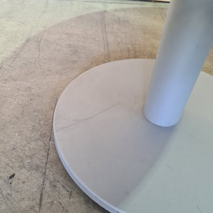 Round Meeting Cafe Dining Table in Black with Grey Metal Base