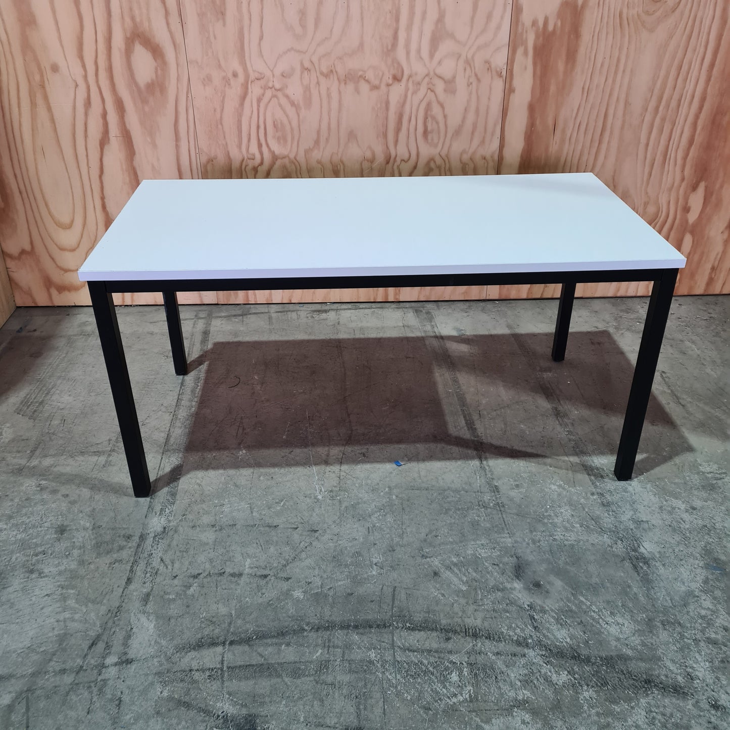 1500mm white top desk with black frame