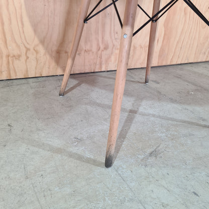 Replica Eames DSW Eiffel Round Dining Table
