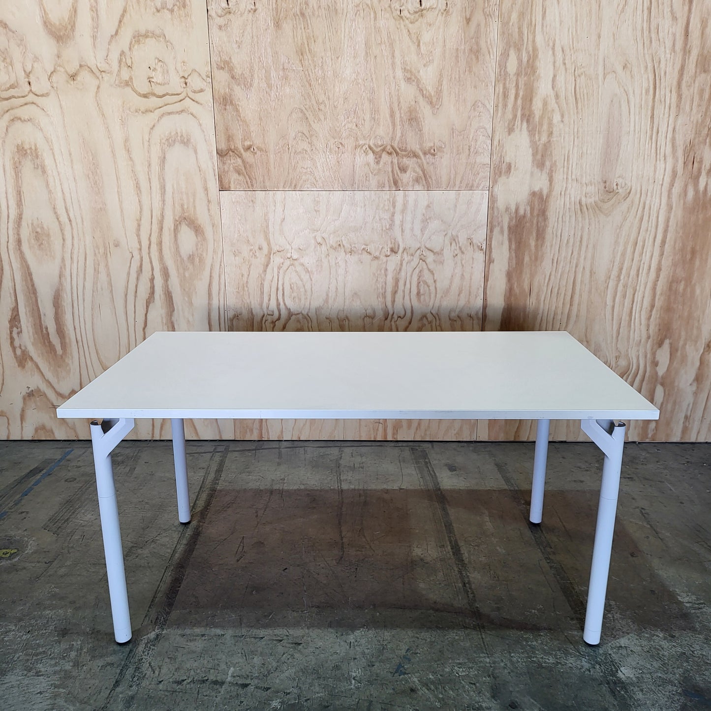 Fixed Height workstation white
