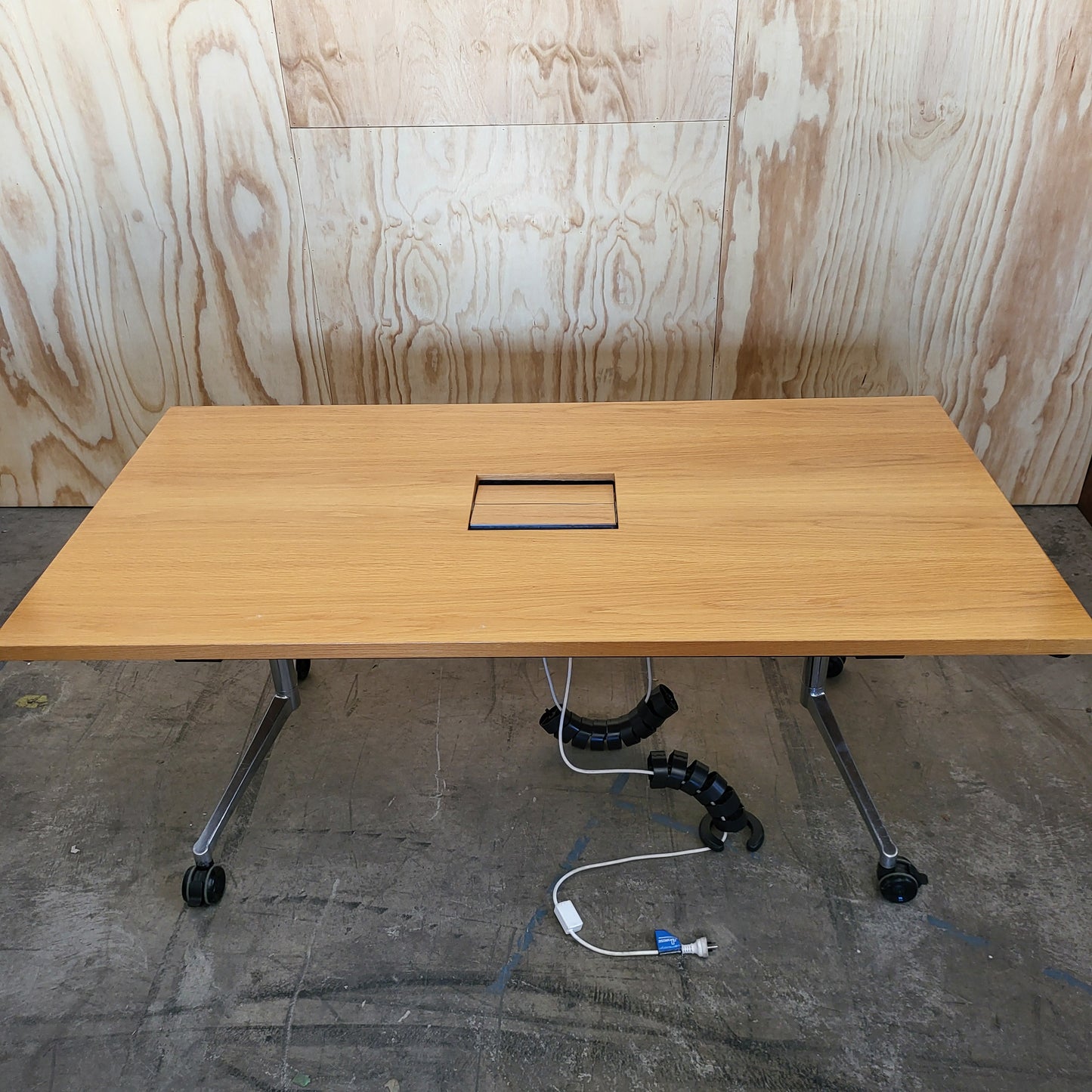 Thinking Works I.AM Flip Table in Oak with Chrome Legs and cable Box